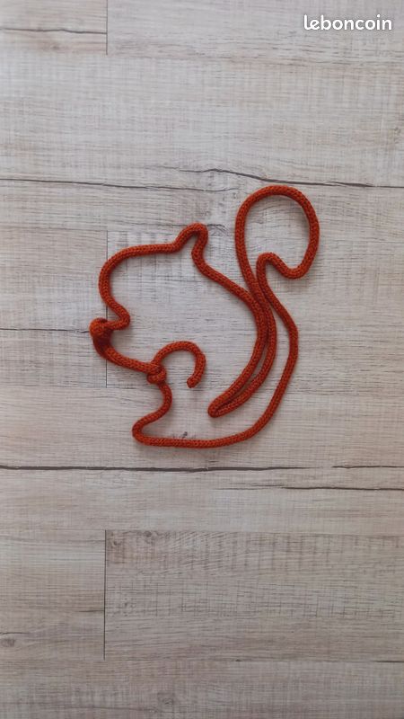 Décoration murale écureuil roux fil tricotin 🐿 (image 1)