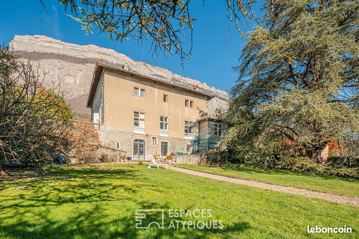 Maison 12 pièces 425 m² · à Meylan · 425 m² · 895 000 €