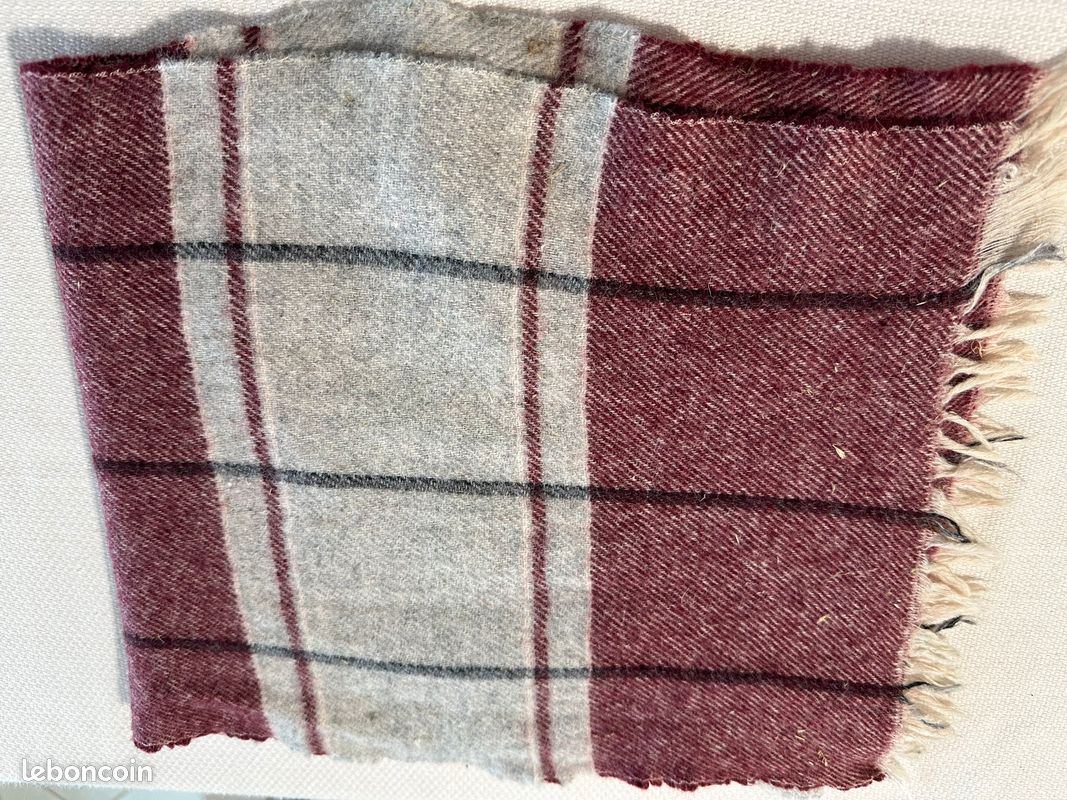 Écharpe beige et bordeaux (image 4)