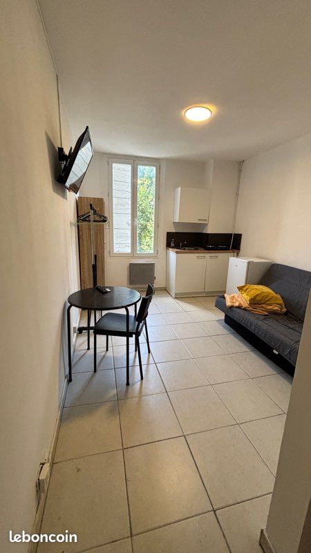 Appartement 1 pièce 23 m² · à Sénas · 23 m² · 450 €
