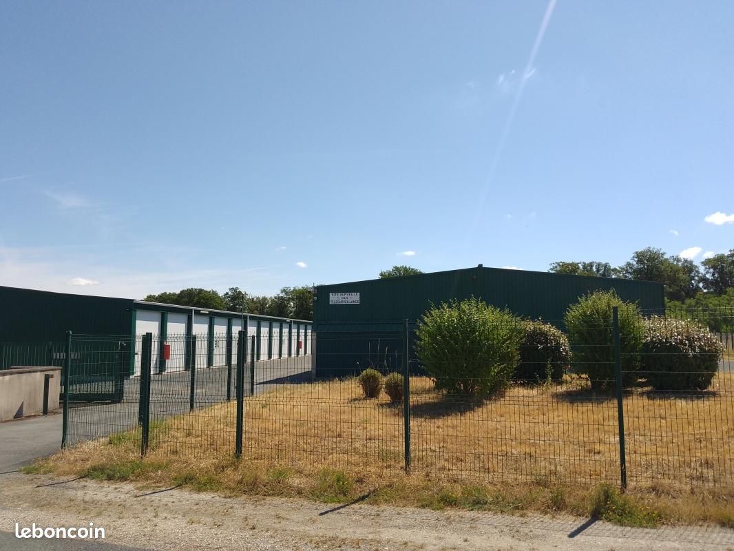 Parking 28 m² · à Monnaie · 28 m² · 31 500 €