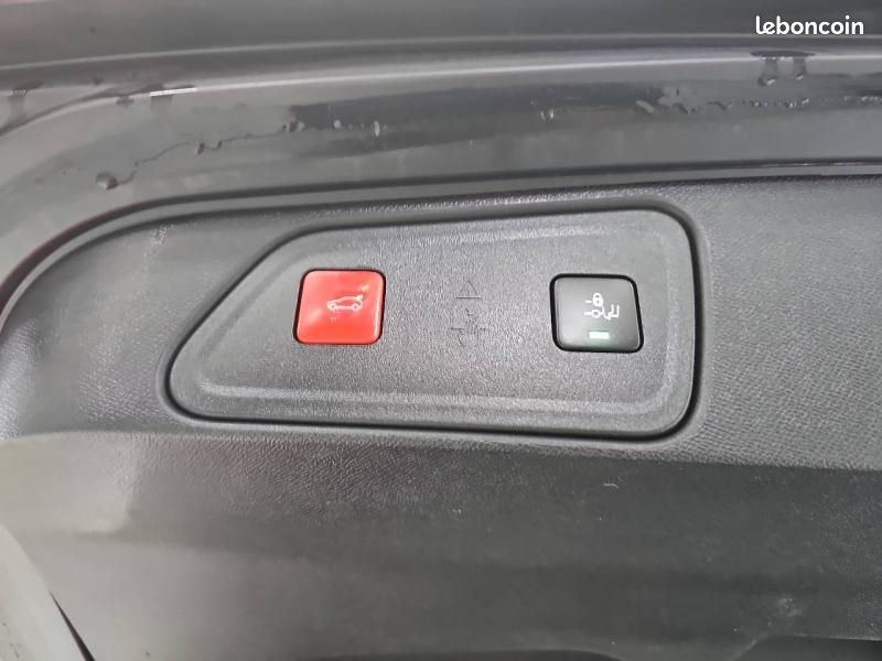 Peugeot 3008 HYBRID 225ch GT e-EAT8 (image 16)