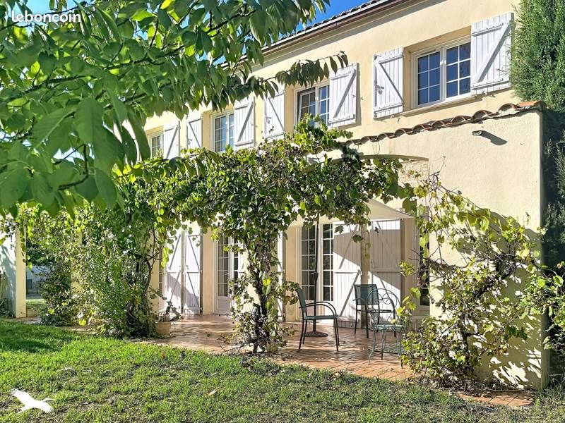 Maison 7 pièces 166 m² · à Villegouge · 166 m² · 420 000 €
