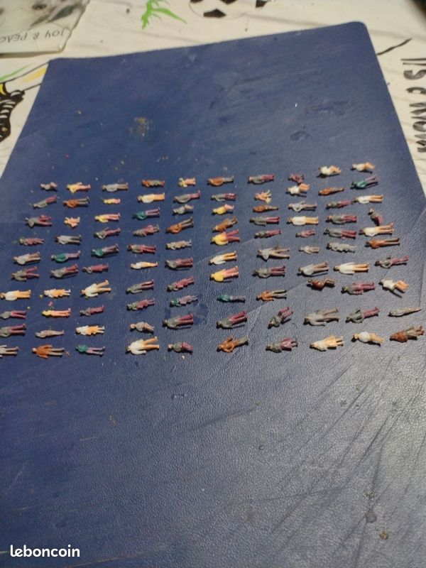 Lot 50/100 Figurines Miniatures 1/75 – 25 Mm – Peintes à La Main – Pour Maquettes Architecturales Et Trains – Personnages Blancs