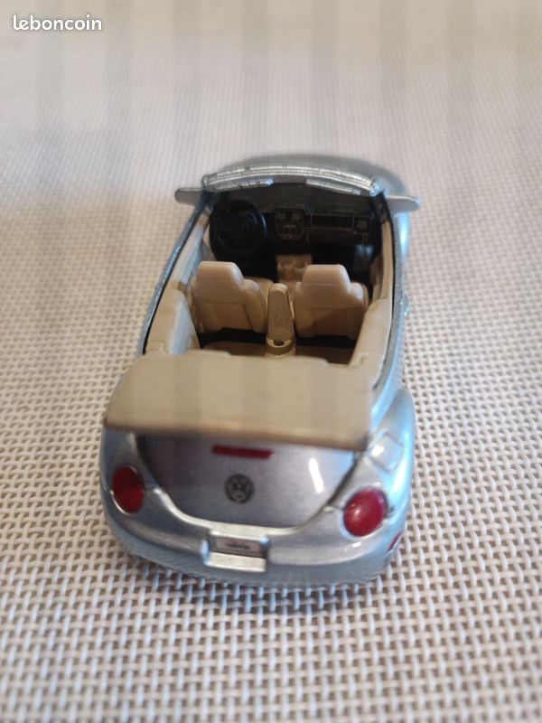 MAISTO VOLKSWAGEN NEW BEETLE CABRIOLET gris 1/43 (image 5)