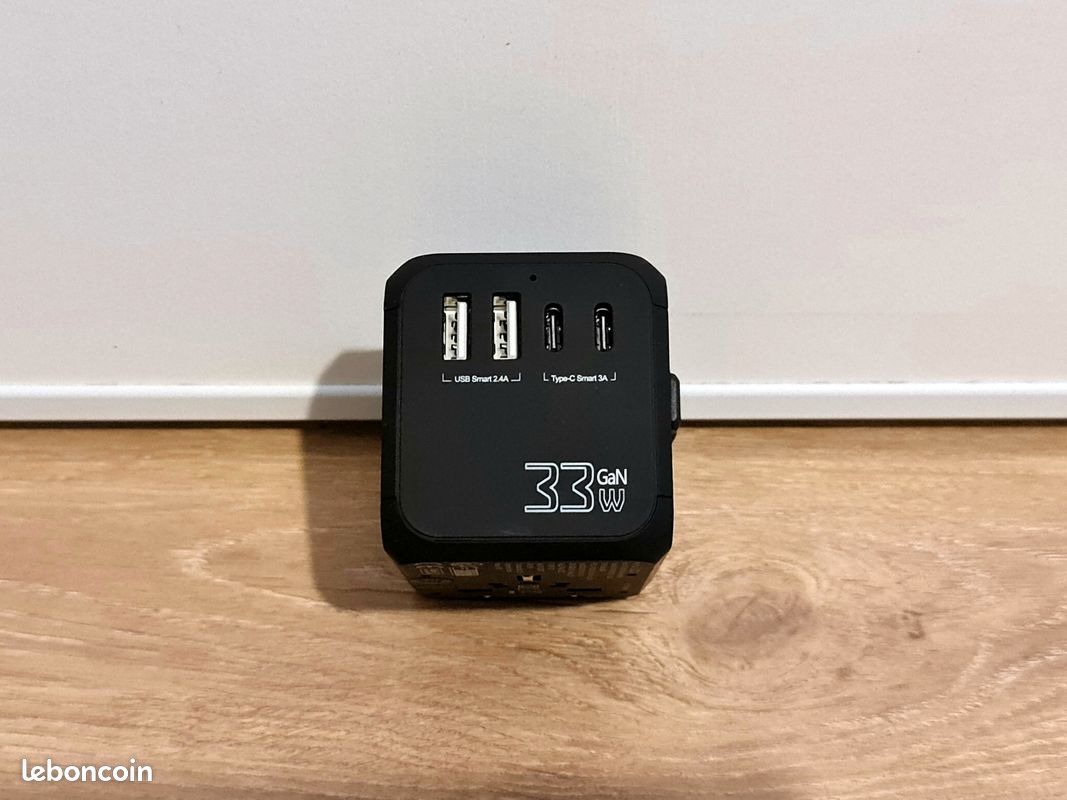 Prise mondiale universelle 170+ pays - Prise de voyage - 1 sortie USB-C et 3 USB-A