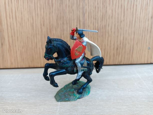 Figurine Starlux Chevalier Moyen Âge – Soldat Plastique Peint – Fabrication Française – Occasion