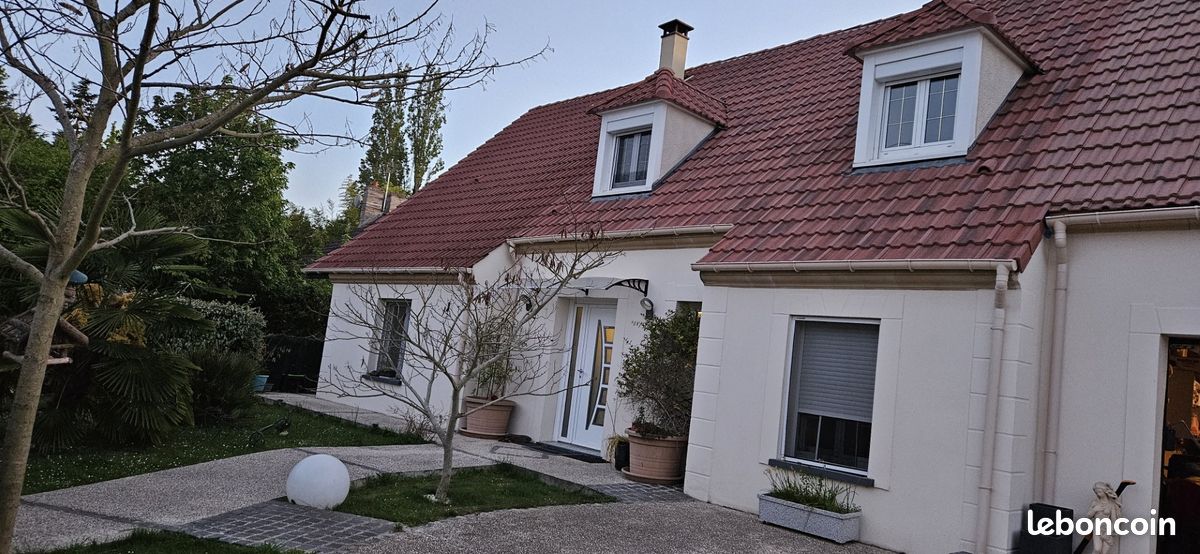 Maison 8 pièces 240 m² · à Vrigny · 240 m² · 310 000 €