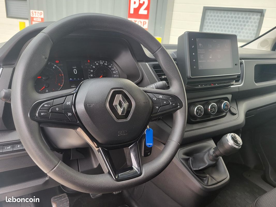 RENAULT TRAFIC L2H1 FOURGON 2.0Blue DCI 130 GRAND CONFORT 03 PLACES avec HABILLAGE BOIS COMPLET + PROJECTEURS FULL LED + RADARS ARRIÈRE + ROUE DE SECOURS / GARANTIE 12 MOIS ( Prix de Vente 18 990 HT ) (image 4)