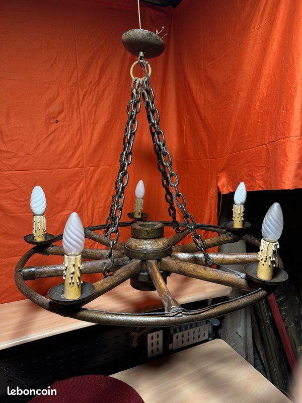 Lustre rustique en bois et fer forgé – esprit roue de chariot XIXᵉ (image 2)