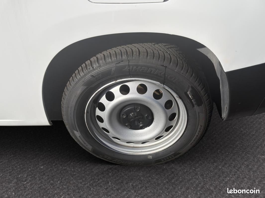 Peugeot Partner FOURGON STANDARD 650 KG BLUEHDI 130 S&S BVM6 ASPHALT (image 20)