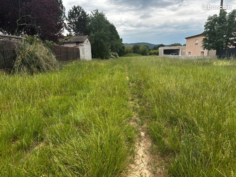 Terrain 600 m² Ruoms · 60 000 €