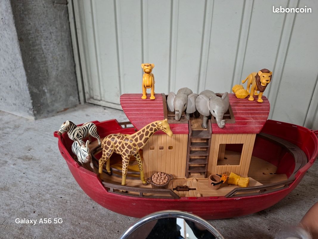 Grand lot de jouets variés : Arche de Noé, Tête à coiffer, Dinosaures... (image 3)