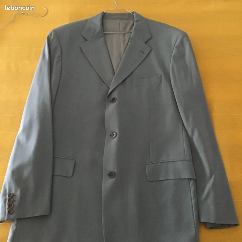 Costume (image 1)