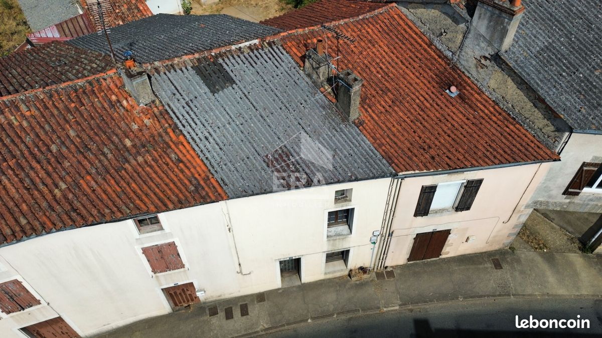 Maison 3 pièces 101 m² · à Gençay · 101 m² · 45 000 €