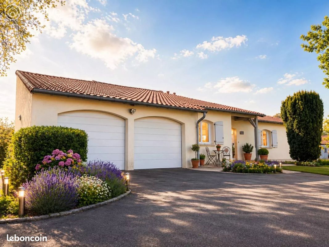 Maison 10 pièces 234 m² · à Chemillé-en-Anjou · 234 m² · 380 000 €