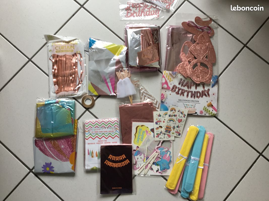 Lot de decoration diverse pour anniversaire (image 1)