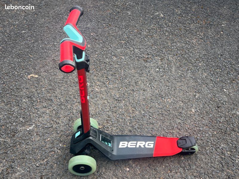 BERG - Nexo trottinette lumières pont magnétique rouge