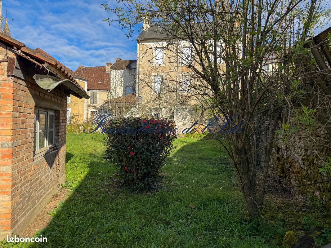 Maison 8 pièces 216 m² · à Cubjac-Auvézère-Val d'Ans · 216 m² · 175 000 €