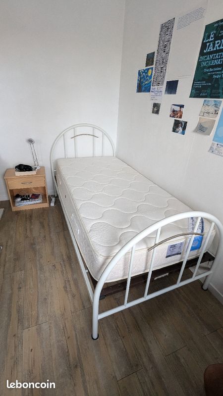 Lit avec sommier et matelas (image 2)