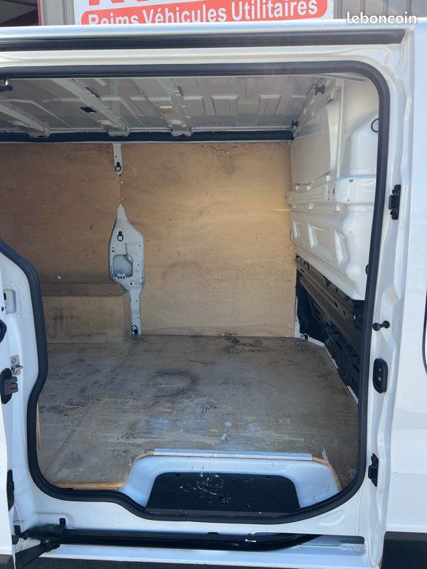 15 750 HT RENAULT TRAFIC L1H1 1200 2.0 dCi 120ch Grand Confort (image 8)