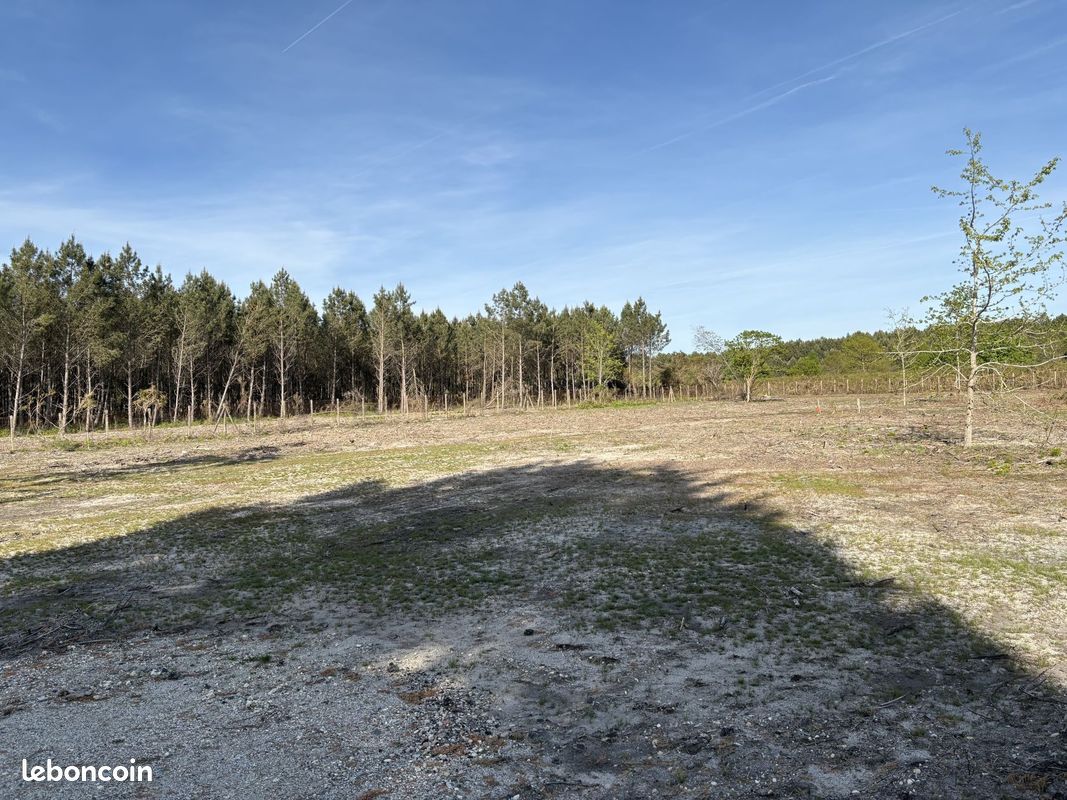 Terrain à bâtir de 926 m² à HOURTIN (33) · 191 000 €