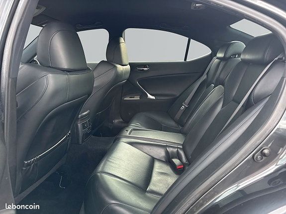 Lexus IS 5.0 V8 423 ch / Mark Levinson Caméra Sièges ventilés et chauffants Carbone (image 15)