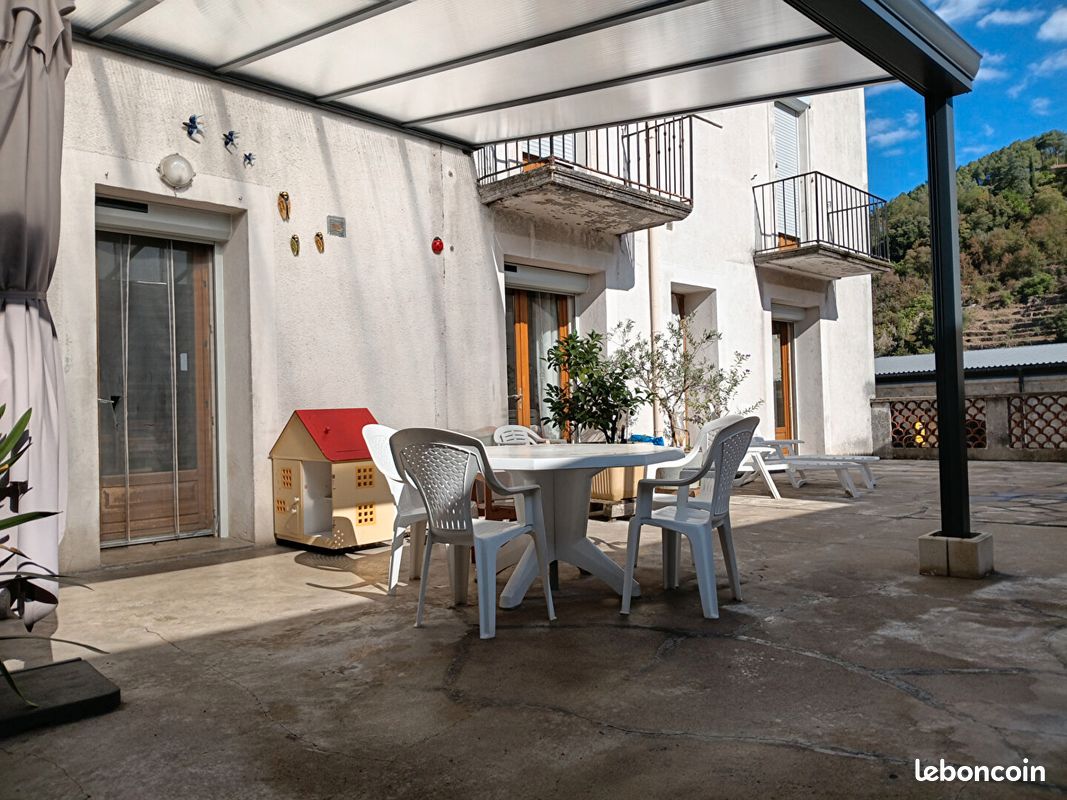 Maison 10 pièces 209 m² · à Saint-Sauveur-de-Montagut · 209 m² · 245 000 €