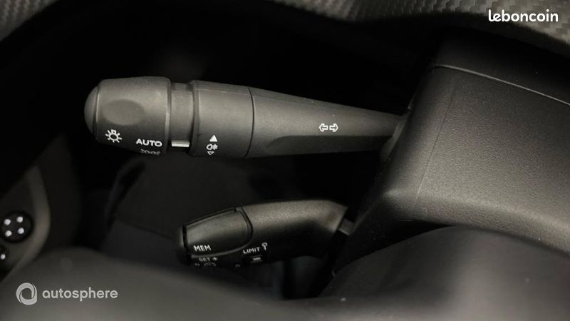 Peugeot 208 1.2 PureTech 100ch S&S Active (image 24)