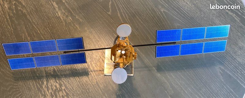 Maquette Satellite Télécom 2 – CNES Alcatel Matra – échelle 1:50 – Très Rare – France