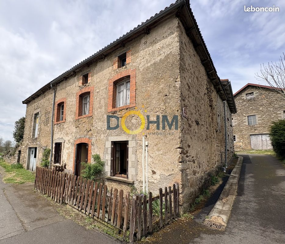 Maison 3 pièces 77 m² · à Montchamp · 77 m² · 39 000 €