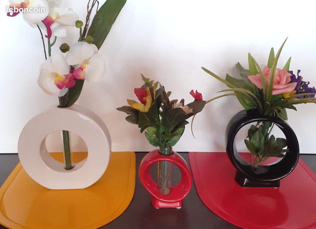 Vases (image 1)