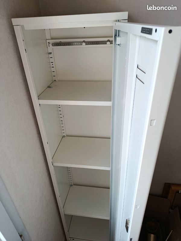 Armoire métallique blanche avec clé (image 2)