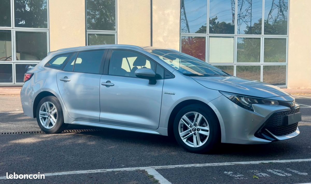 TOYOTA COROLLA TOURING SPORTS 1.8 Hybride 122 Dynamic Business – Automatique – 2022 – 107 000 km (image 5)