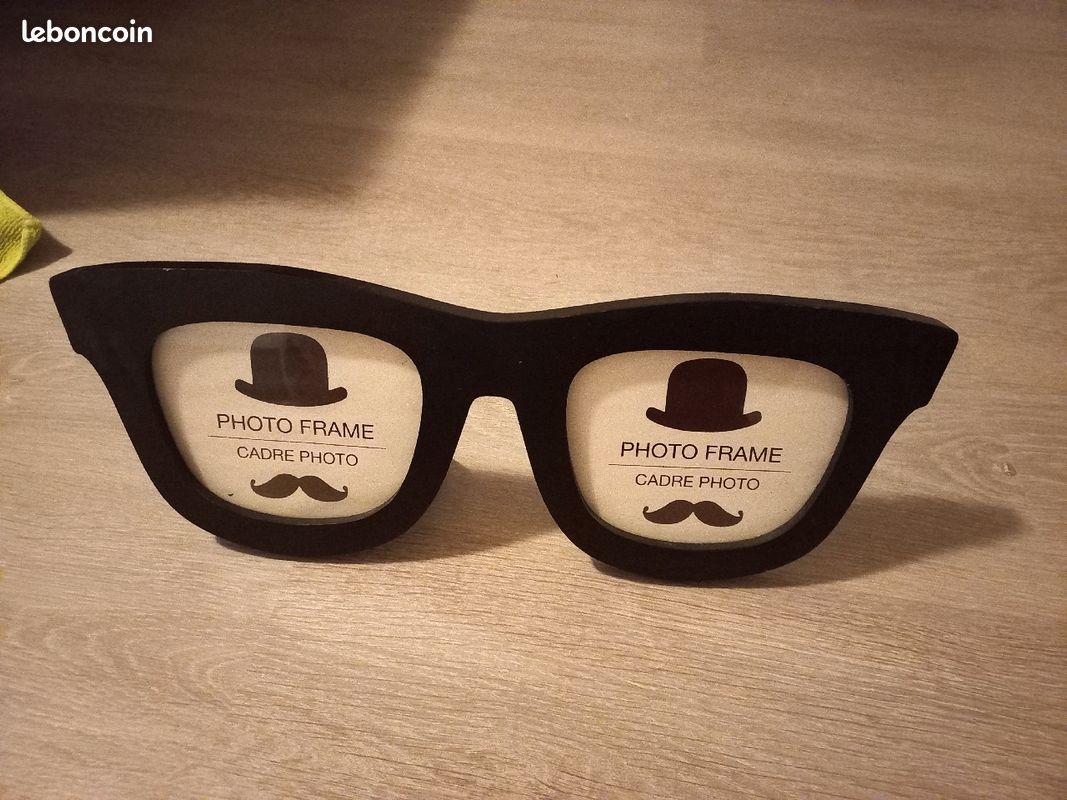 Petite cadre en forme de lunette (image 1)