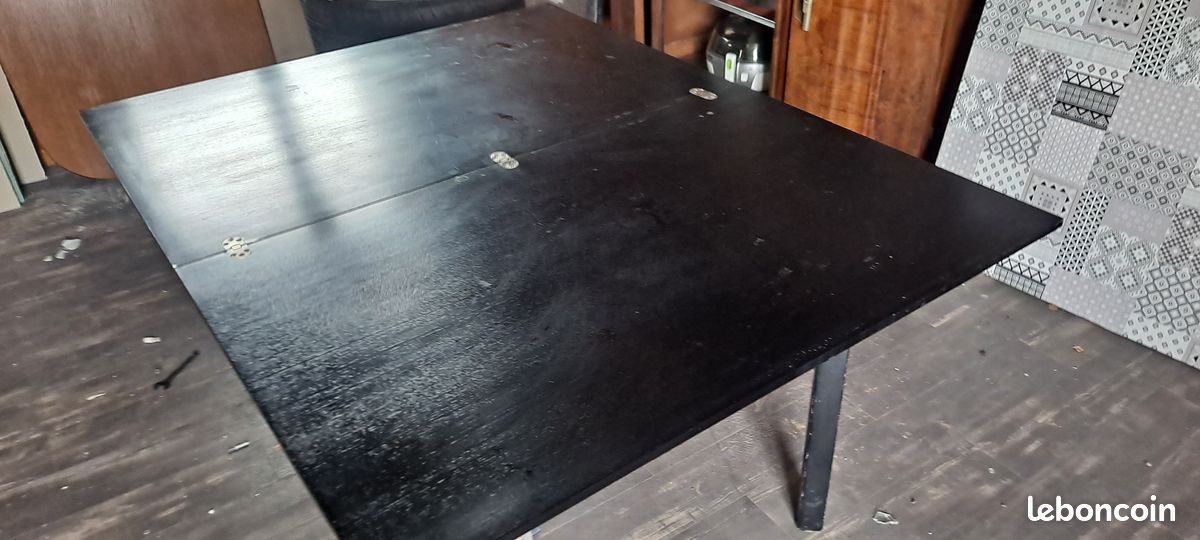 Donne table et chaises (image 1)