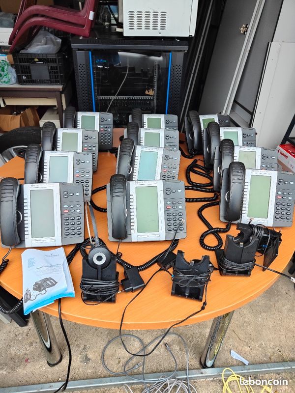 Lot De 12 Téléphones Portables – Samsung, Sony, Wiko – Pour Pièces