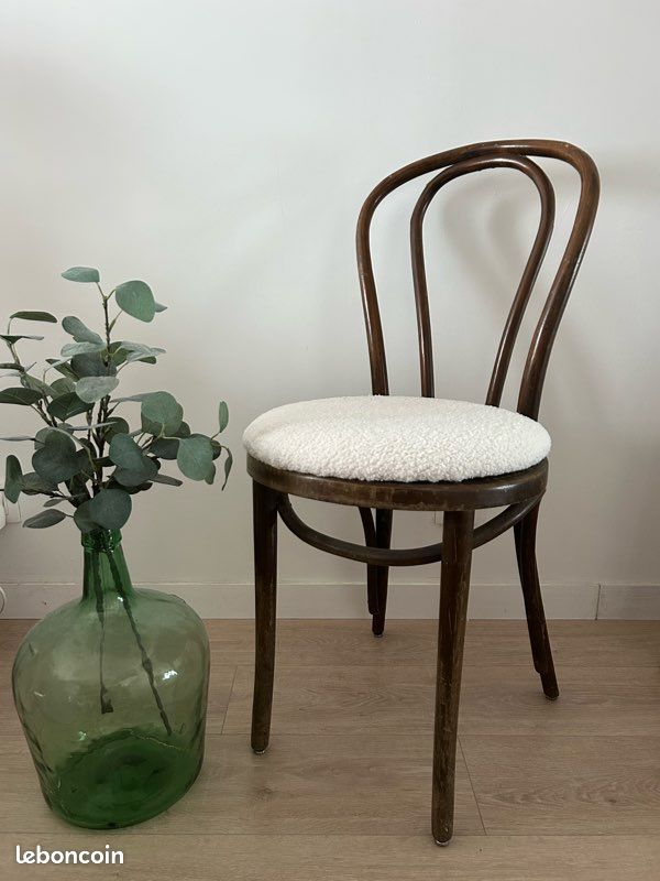 Jolie chaise style THONET retapissée Ameublement