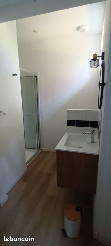 Chambre meublee tranquille centre (image 2)