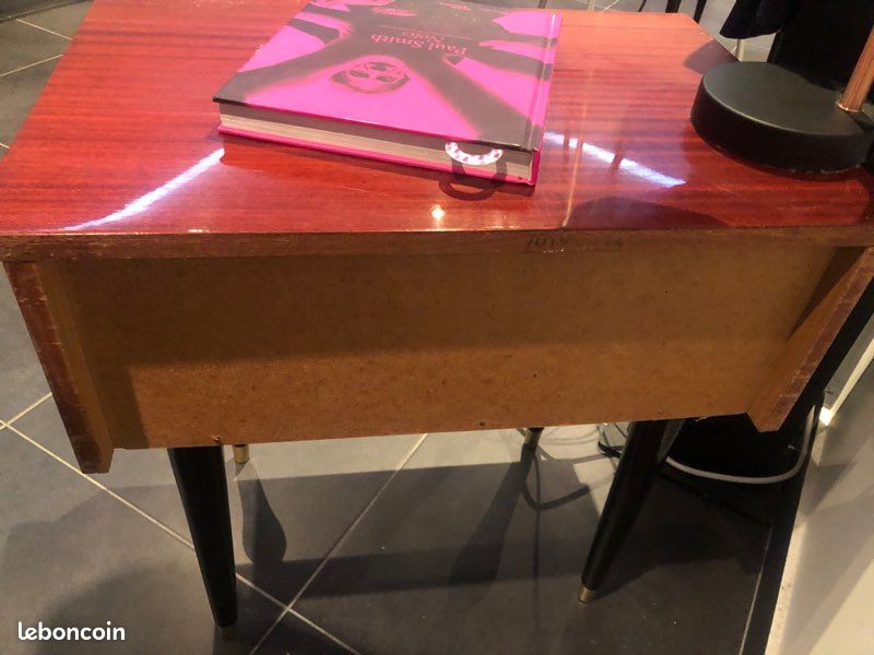 Table de chevet en bois vintage (image 3)