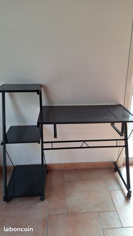 Bureau (image 1)