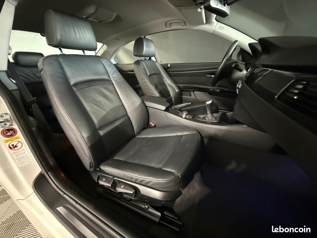 BMW Série 3 Coupé 320d 177ch Luxe BVM6 (E92) (image 26)