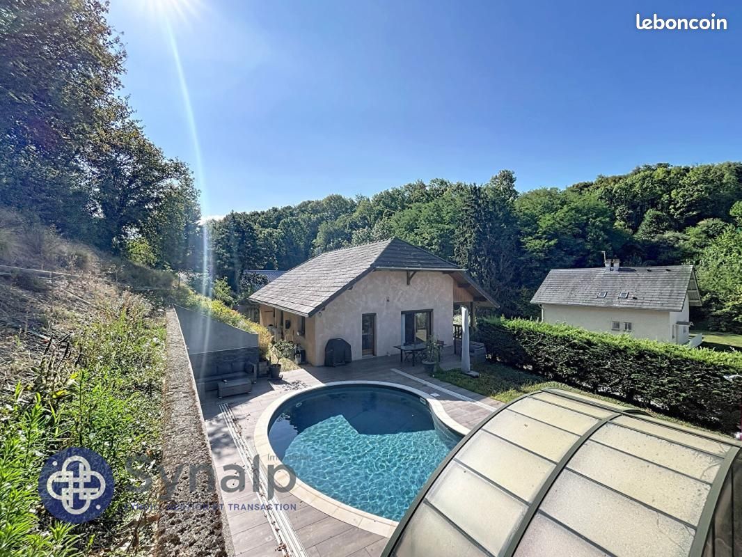 Maison 10 pièces 210 m² · à Sainte-Hélène-du-Lac · 210 m² · 495 000 €