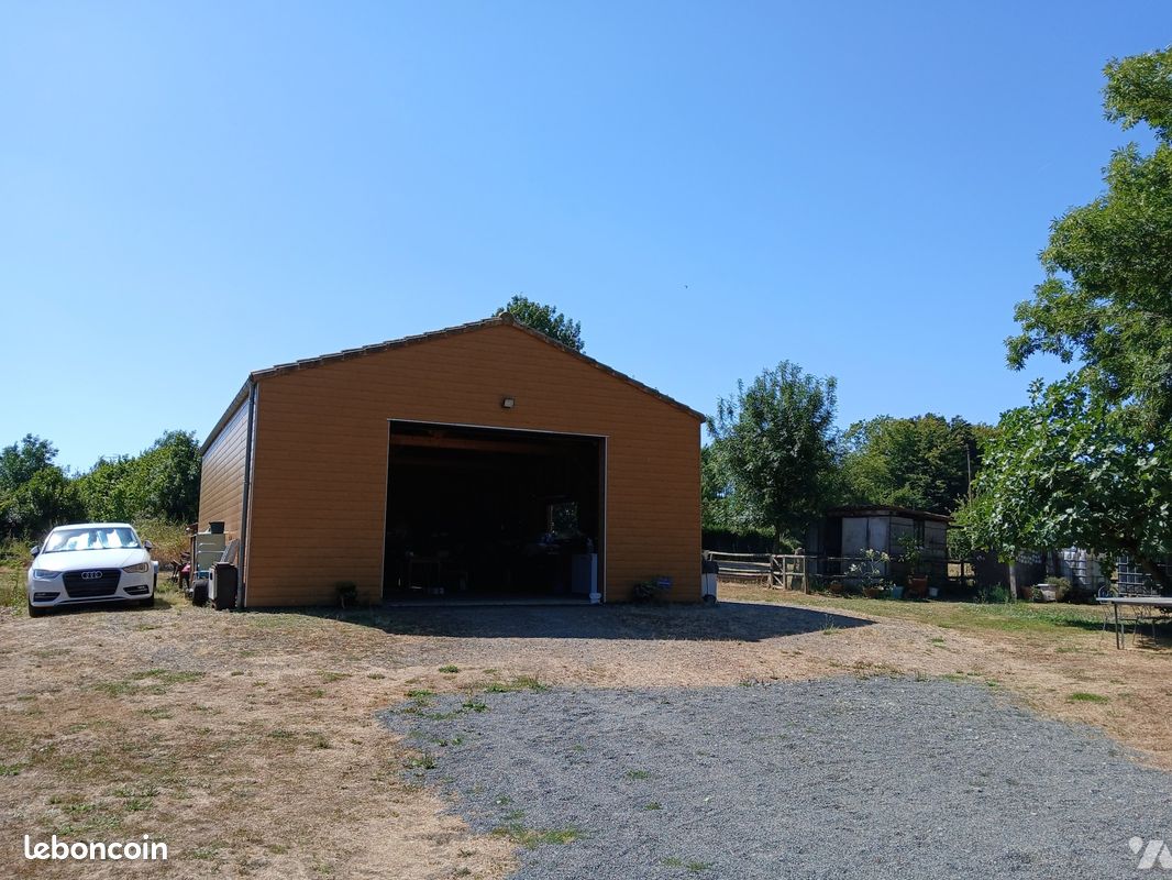 Parking BECELEUF · à Béceleuf · 84 800 €