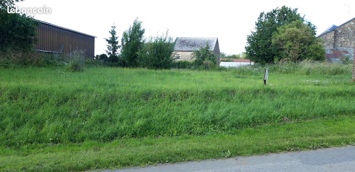 Terrain à batir · à Neuville-lez-Beaulieu · 13 300 €