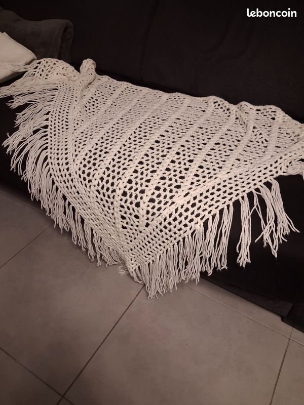 Châle Blanc Au Crochet Fait Main - Laine/mohair - Dimensions 0.90m X 2m - Neuf Sans étiquette