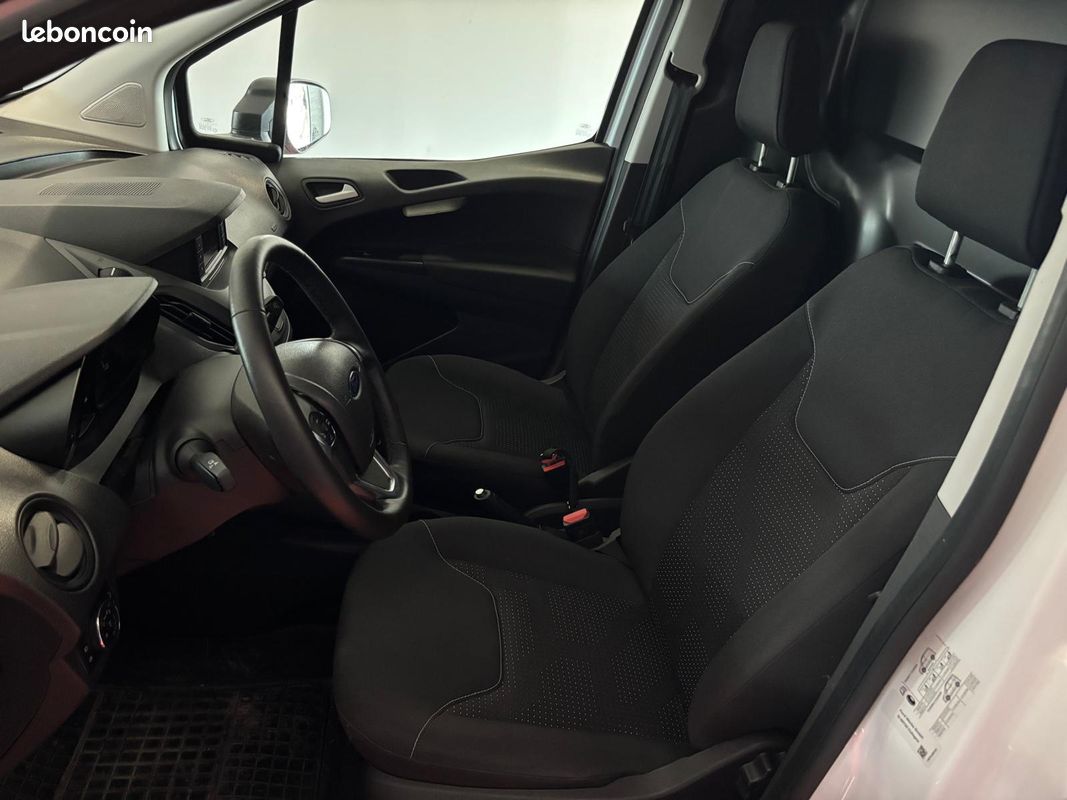 FORD TRANSIT COURIER FOURGON 1.0 AMBIENTE 100 TVA RECUPERABLE Clim Kit main libre (image 5)
