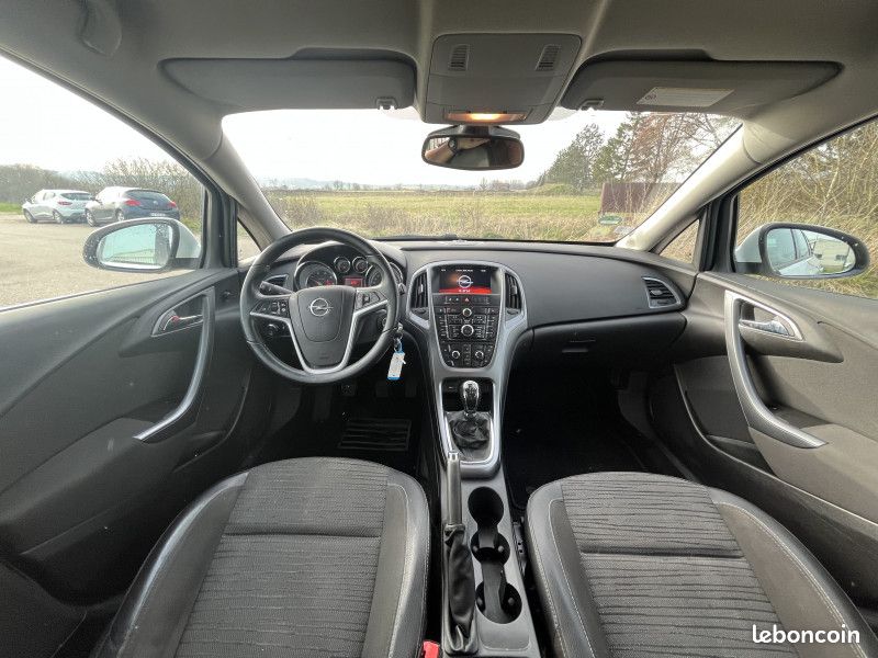Opel ASTRA SPORTS TOURER 1.7 CDTI 110CH (image 10)