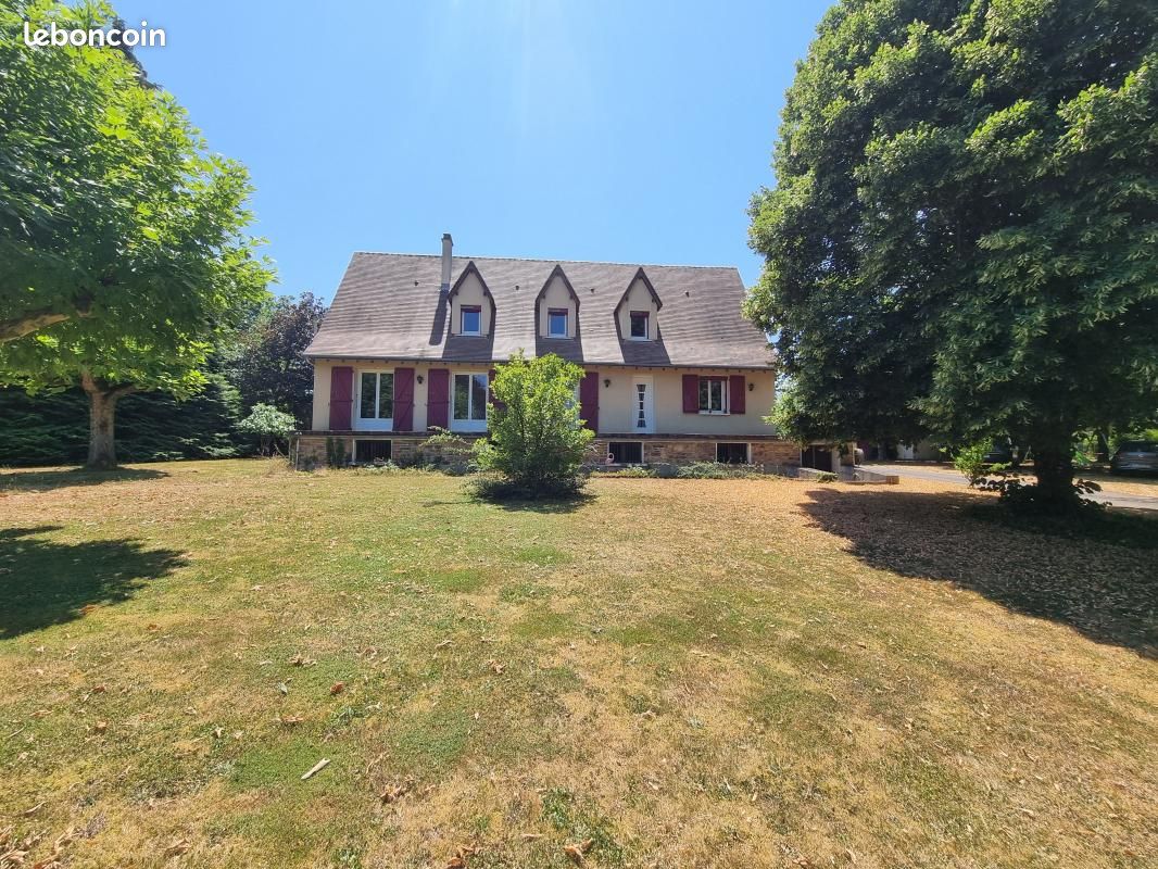 Maison 5 pièces 225 m² · à Saint-Yrieix-la-Perche · 225 m² · 270 000 €