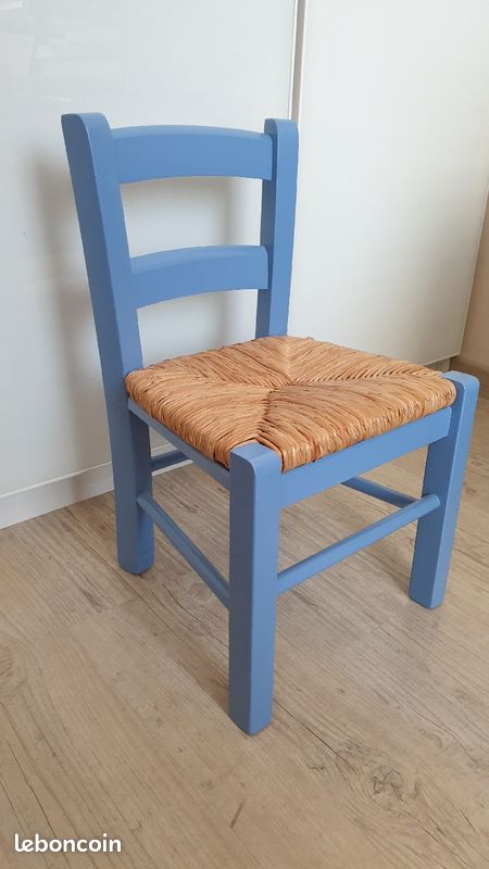 Chaise en paille de petite taille (image 2)